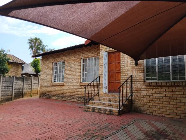 House for rent in Geelhoutpark, Rustenburg Local Municipality