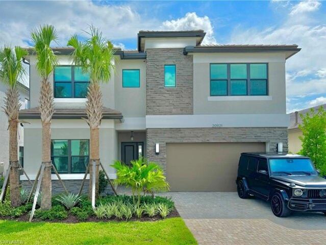 House for sale in Estero