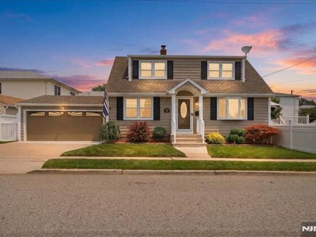 House for sale in Lyndhurst, New Jersey
