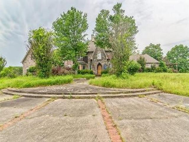 House for sale in Benton