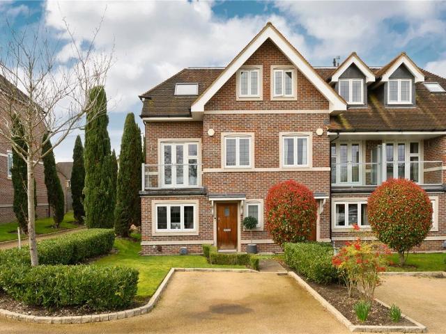 House for rent in Esher, Elmbridge