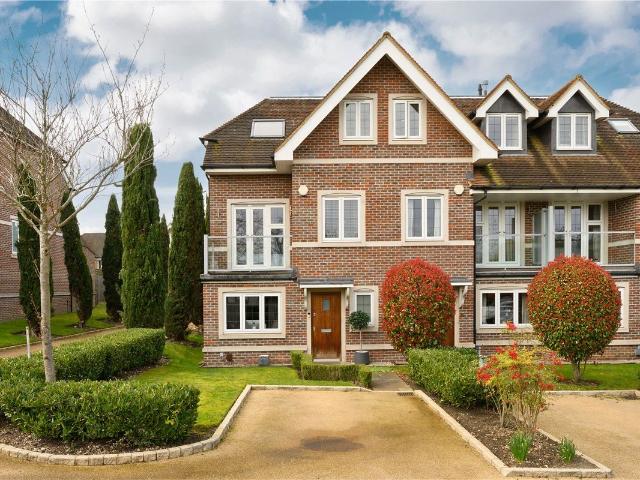 House for rent in Esher, Elmbridge