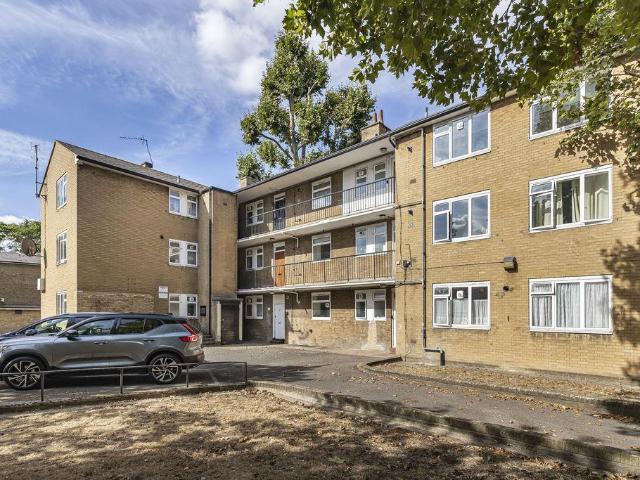 Apartment for rent in Poplar Grove, Greater London