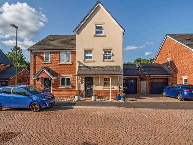 Room for rent in Blackwater and Hawley, Hart