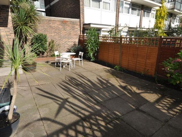 Apartment for rent in Windsor Terrace Estate, Greater London