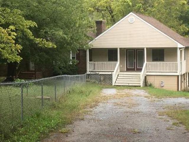 House for sale in Huddleston