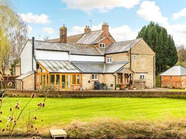 House for sale in Buckingham, Buckinghamshire