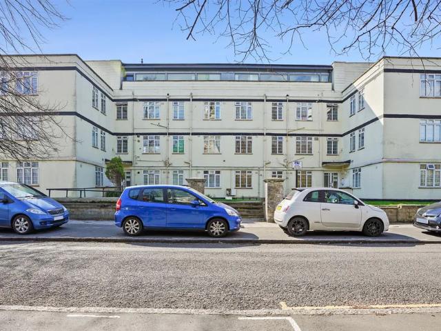 Apartment for rent in London Borough of Hounslow, Spring Grove