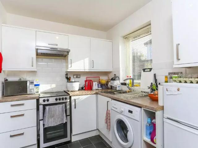 Apartment for rent in Thornbury Park, Greater London