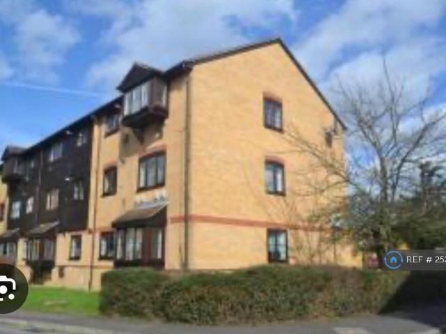 Apartment for rent in Thornbury Park, Greater London