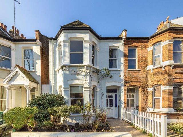 Apartment for rent in London Borough of Hounslow, Strand