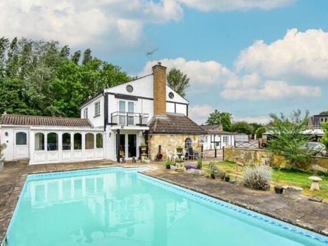 House for sale in Iver