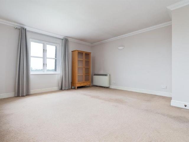 Apartment for rent in Yiewsley, Greater London