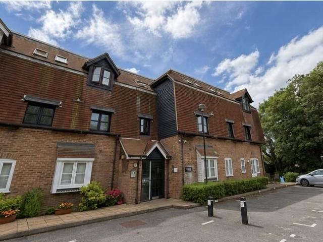 Apartment for rent in Harmondsworth, Greater London