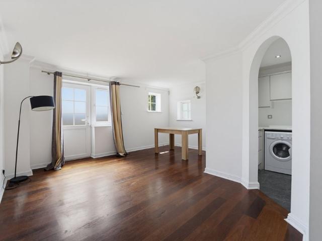 Apartment for rent in Harmondsworth, Greater London