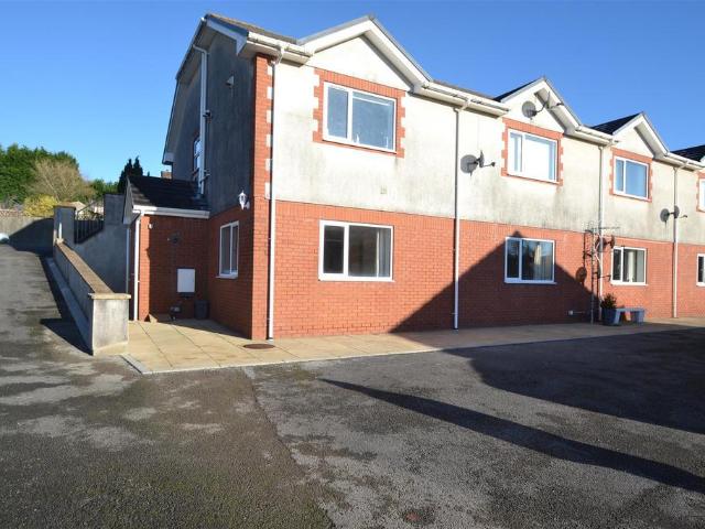 Apartment for rent in Newcastle Higher, Wales