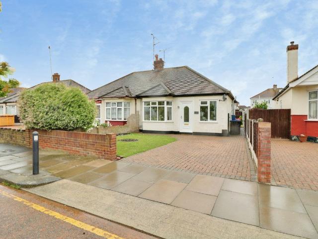 House for rent in Alton Barnes, Essex