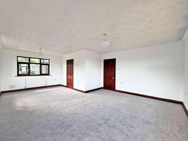 House for rent in Low Crompton, Oldham