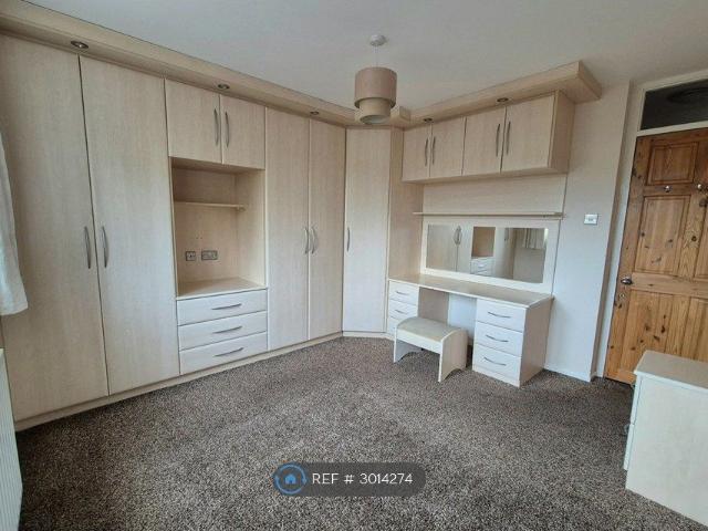 Apartment for rent in Thames View, Greater London