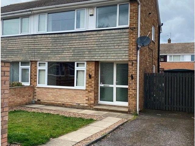 House for rent in Belle Isle, West Yorkshire