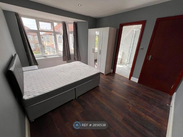 Room for rent in Lane, Greater London