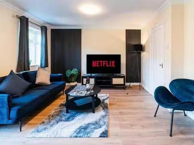 Apartment for rent in Woodloes Park, Green Close