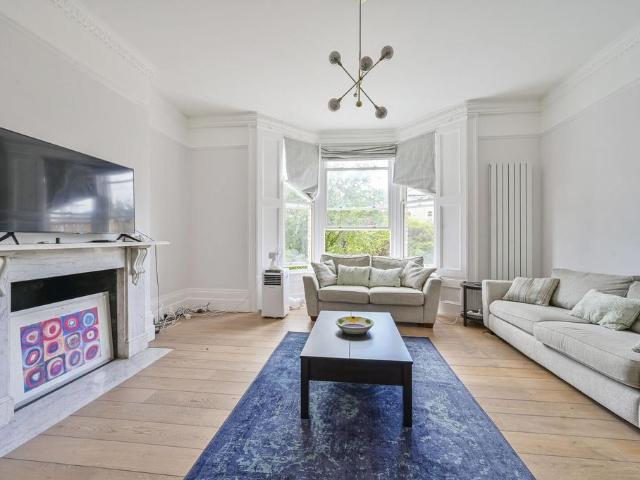 House for rent in London Borough of Merton, Raynes Park