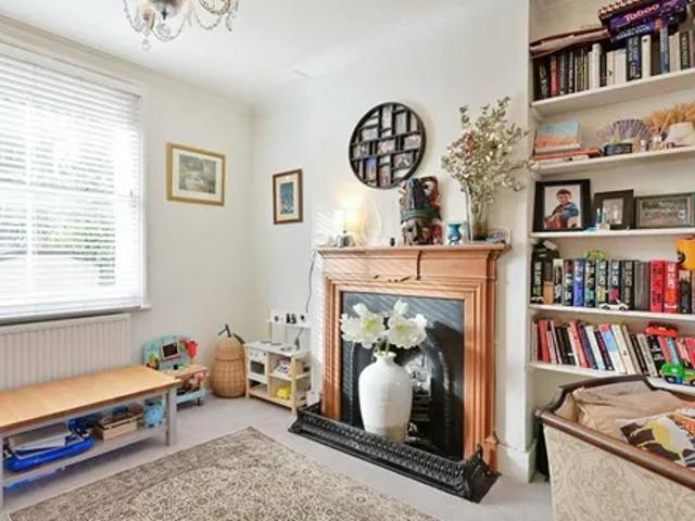 House for rent in London Borough of Merton, Raynes Park