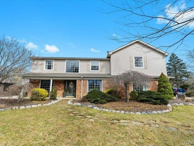 House for sale in Grosse Ile