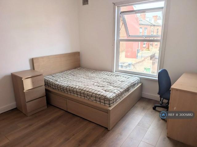 House for rent in Hyde Park, West Yorkshire