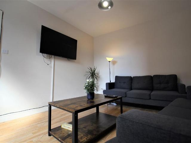 House for rent in Hyde Park, West Yorkshire