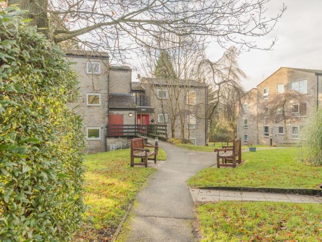 Apartment for rent in Charlesworth, East Midlands