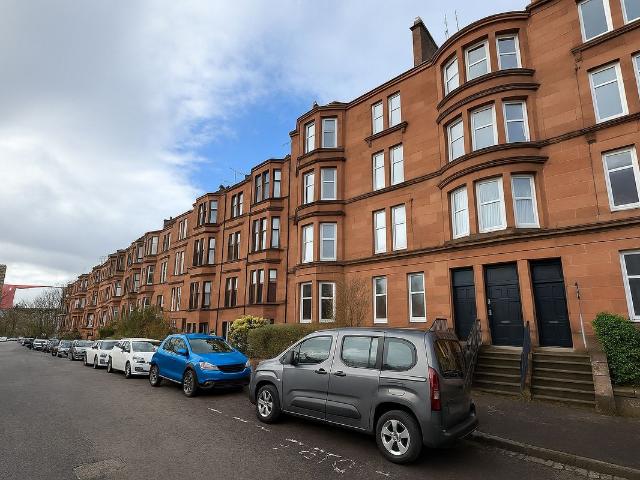 Apartment for rent in Thornwood, Glasgow