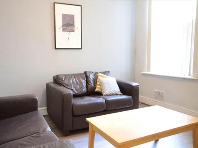 House for rent in Calderstones