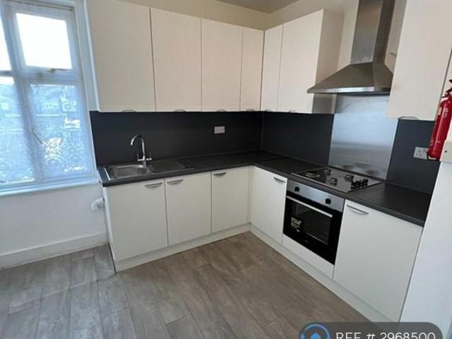 Apartment for rent in Newbury Park, Greater London