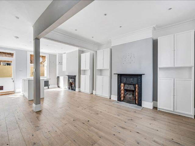 House for rent in London Borough of Hammersmith and Fulham, Greater London