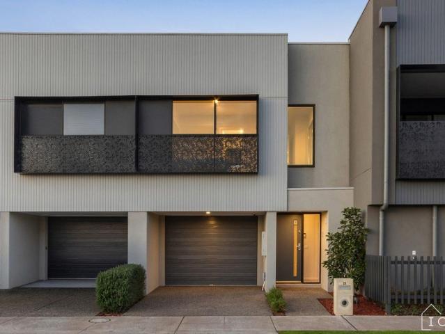Townhouse for sale in Camerons Creek, Victoria