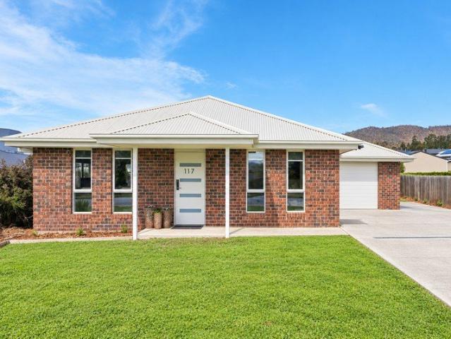 House for sale in New Norfolk, Derwent Valley