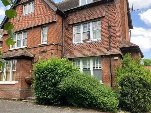 Apartment for rent in Furzedown, Greater London