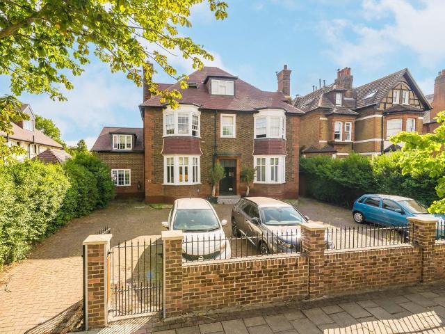 House for rent in Furzedown, Greater London