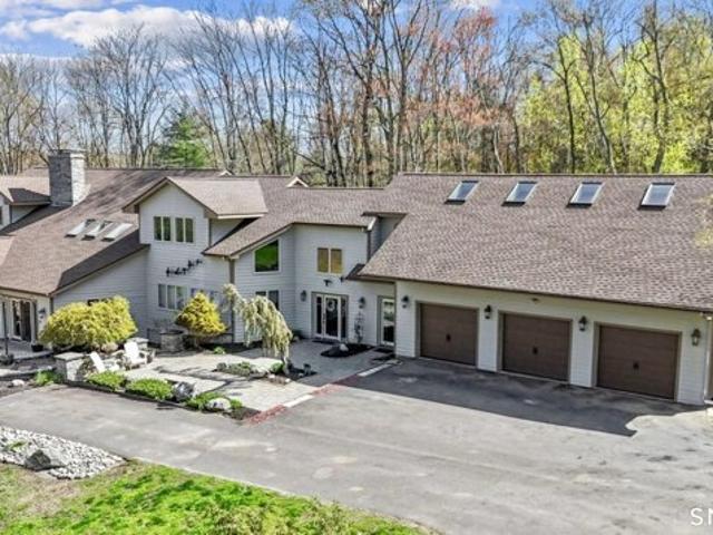 House for sale in Suffield, Connecticut