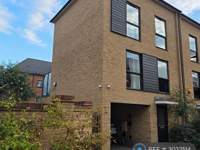 House for rent in Hackbridge, Greater London