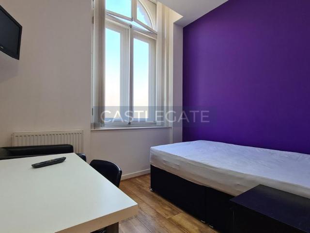 Room for rent in Highfields, Huddersfield