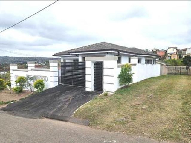 House for sale in Chatsworth, Kwazulu-natal