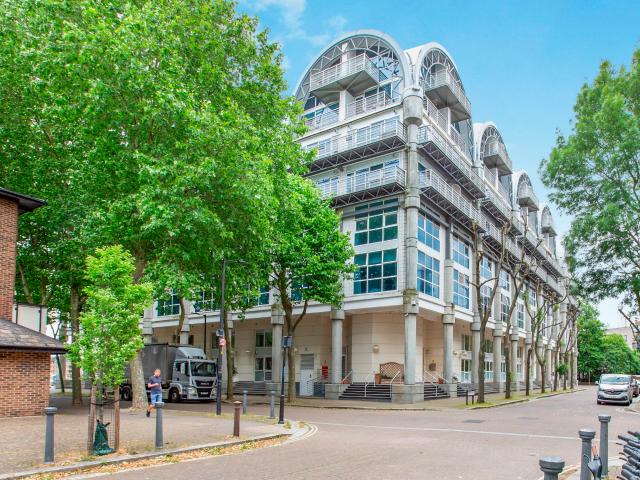 Apartment for rent in Surrey Quays, Greater London