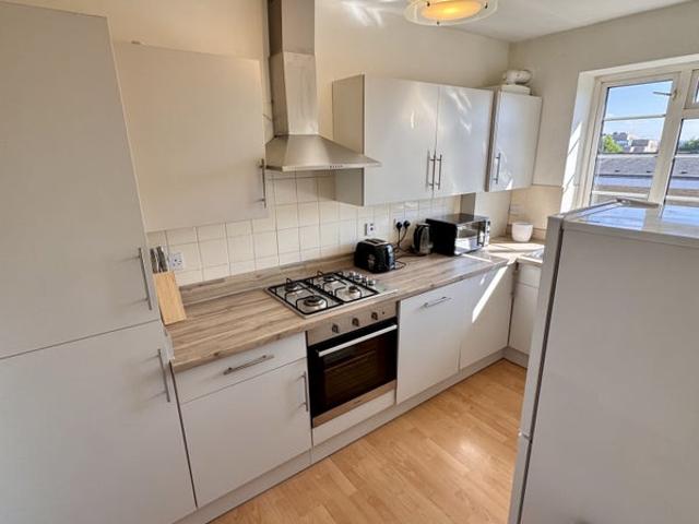 Apartment for rent in Furzedown, Greater London