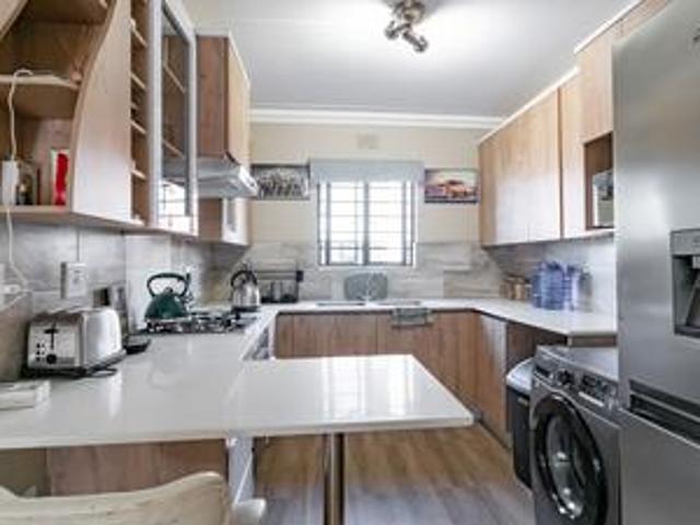 Apartment for sale in Waterkloof, Gauteng