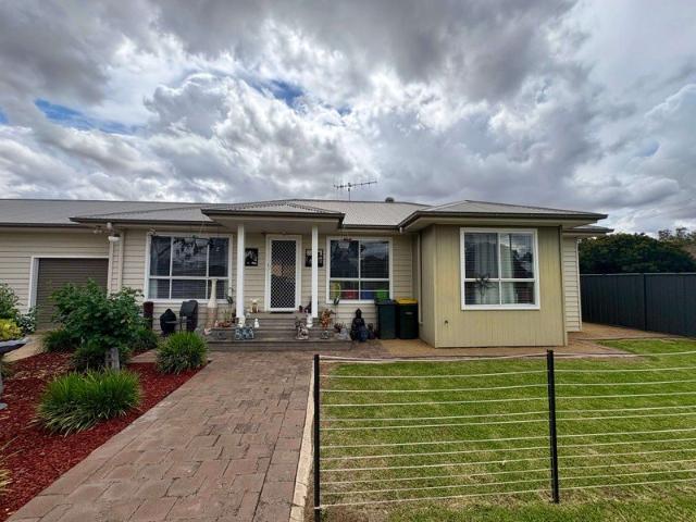 Duplex for sale in Warren, Warren Shire Council