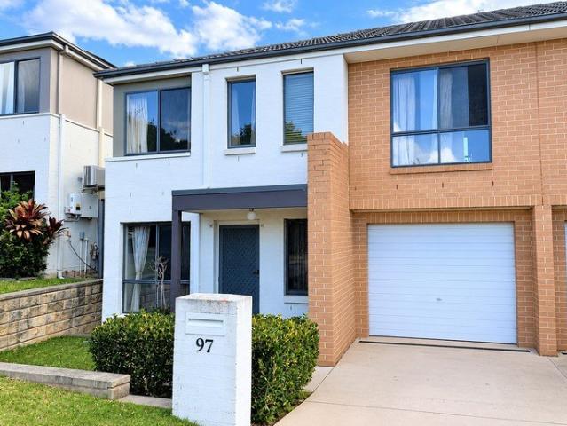 Townhouse for rent in Acacia Gardens, Sydney
