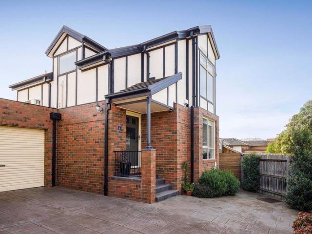 Townhouse for sale in Camerons Creek, Victoria